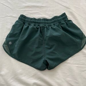 2.5 inch lulu running shorts size 2. This color is no longer available